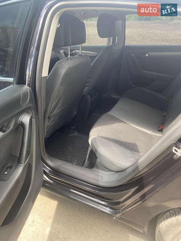Седан Volkswagen Passat 2011 в Умані