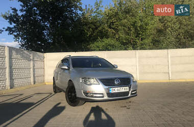 Універсал Volkswagen Passat 2007 в Рівному