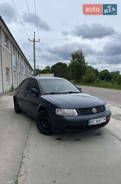 Седан Volkswagen Passat 1998 в Львове
