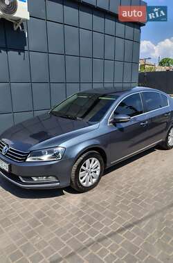 Седан Volkswagen Passat 2012 в Николаеве