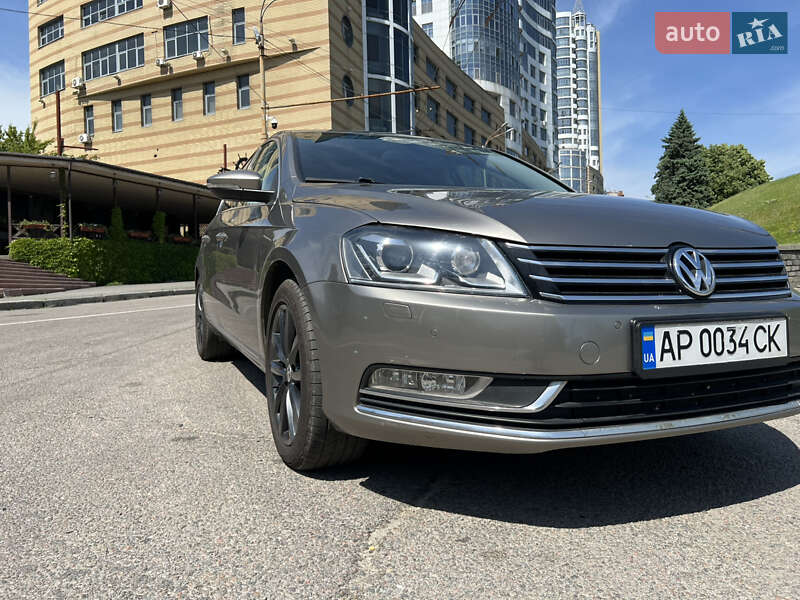 Седан Volkswagen Passat 2014 в Днепре