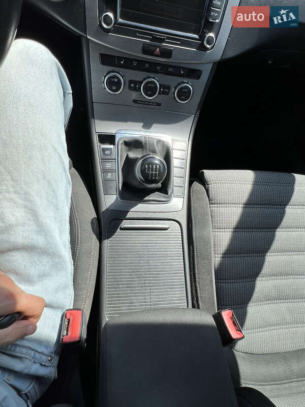 Седан Volkswagen Passat 2014 в Днепре