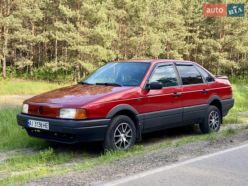 Седан Volkswagen Passat 1990 в 