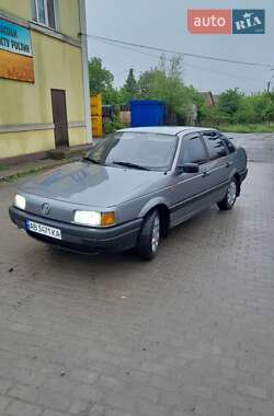 Седан Volkswagen Passat 1988 в Казатине
