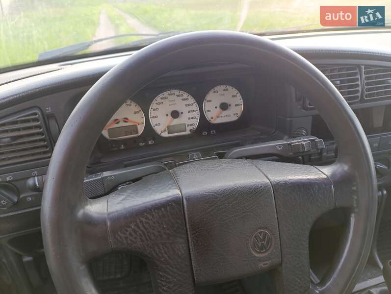 Седан Volkswagen Passat 1993 в Харкові