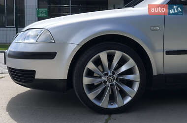 Седан Volkswagen Passat 2001 в 