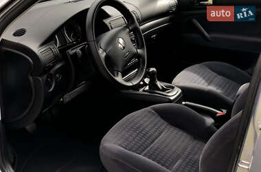 Седан Volkswagen Passat 2001 в 