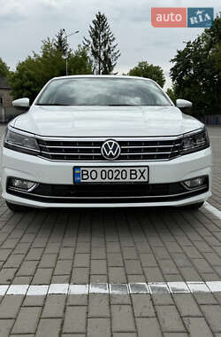 Седан Volkswagen Passat 2016 в Тернополі
