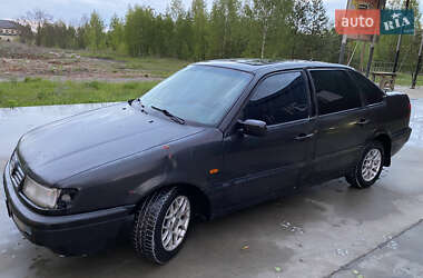 Седан Volkswagen Passat 1994 в 