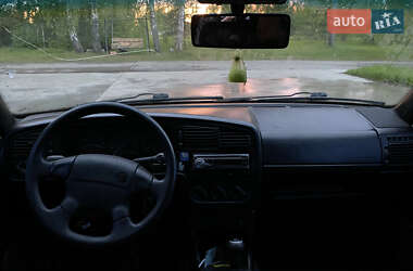 Седан Volkswagen Passat 1994 в 