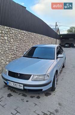 Седан Volkswagen Passat 1999 в 
