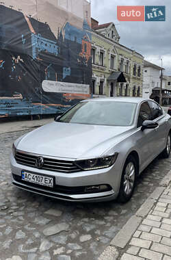 Седан Volkswagen Passat 2016 в Луцке