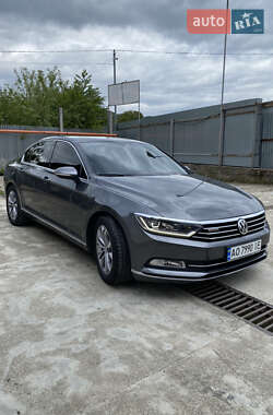 Седан Volkswagen Passat 2015 в 