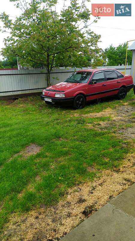 Седан Volkswagen Passat 1992 в 