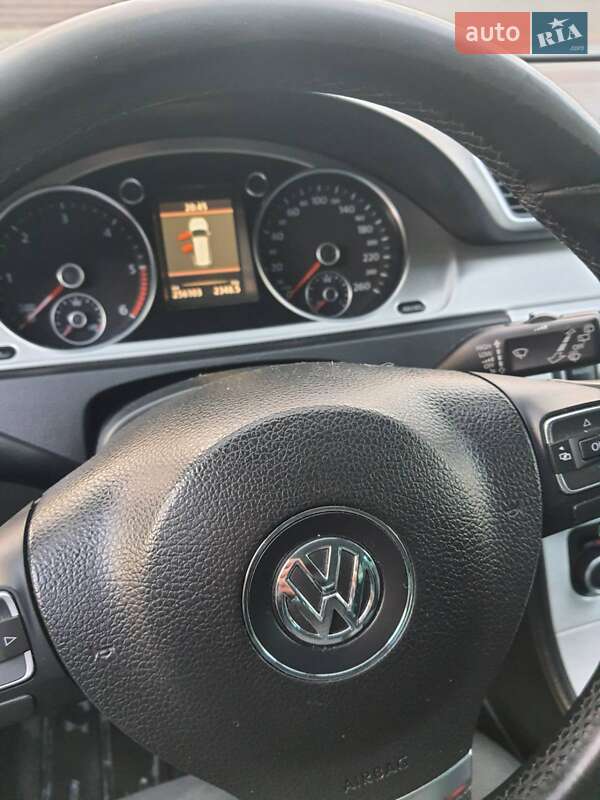 Універсал Volkswagen Passat 2011 в Львові