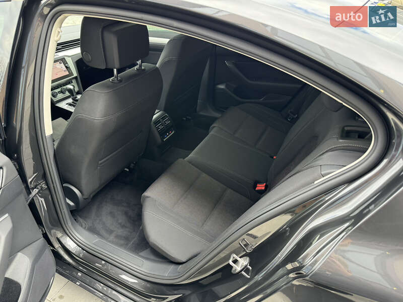 Седан Volkswagen Passat 2018 в Луцьку