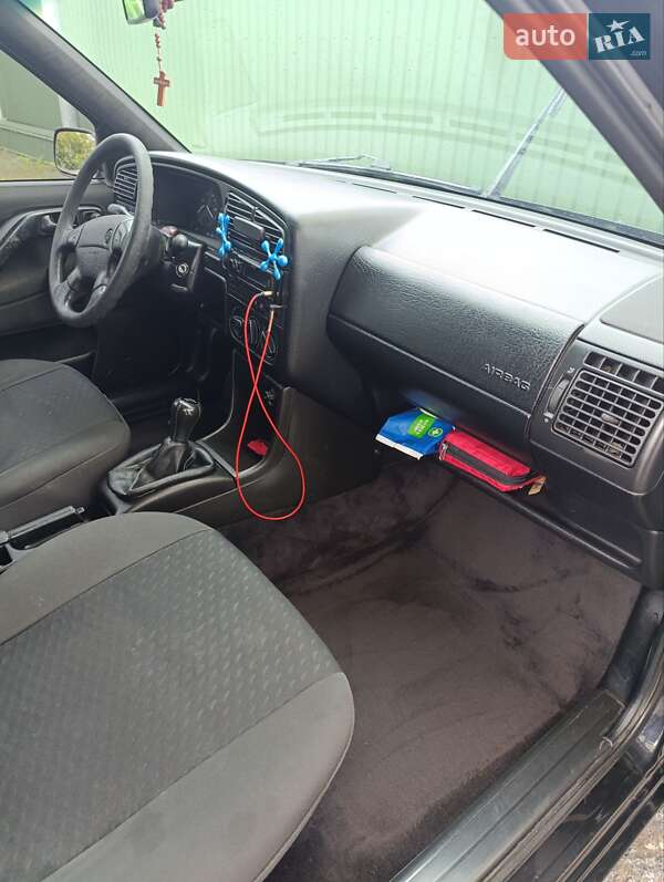 Универсал Volkswagen Passat 1996 в Золочеве