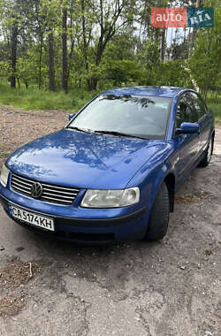 Седан Volkswagen Passat 2000 в Черкассах