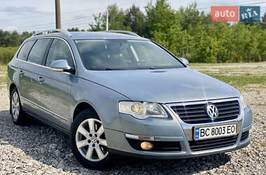 Універсал Volkswagen Passat 2010 в Новояворівську