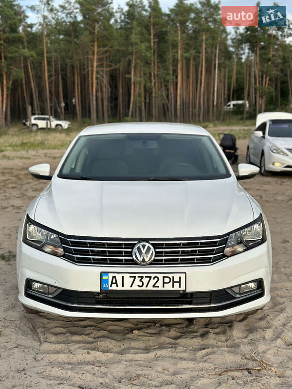 Седан Volkswagen Passat 2015 в 