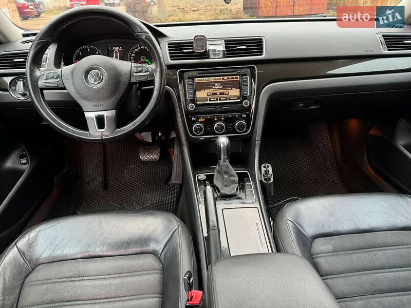 Седан Volkswagen Passat 2011 в Луцке