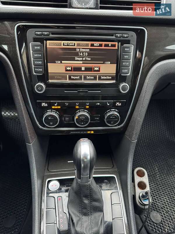 Седан Volkswagen Passat 2011 в Луцке