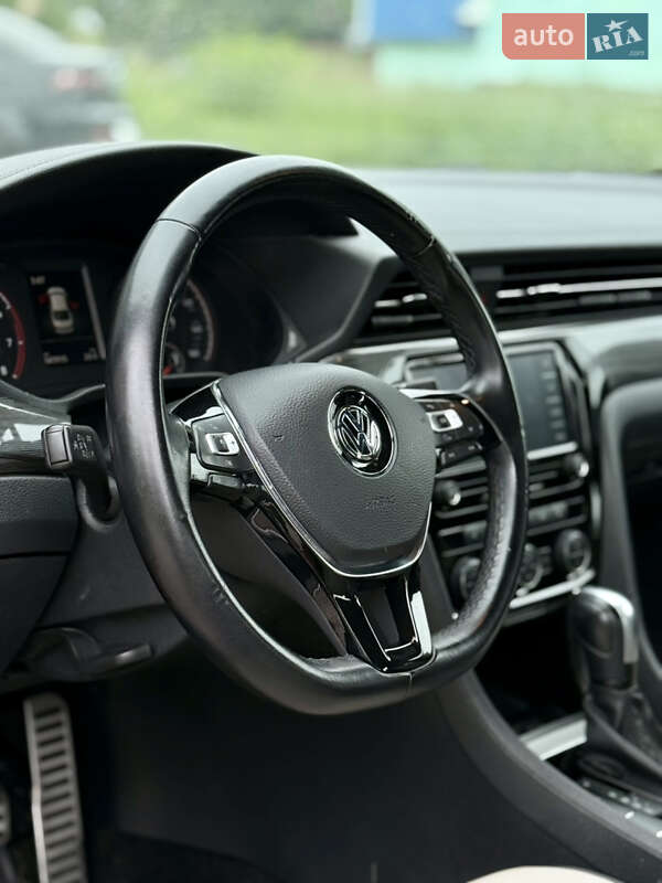 Седан Volkswagen Passat 2022 в Коломые