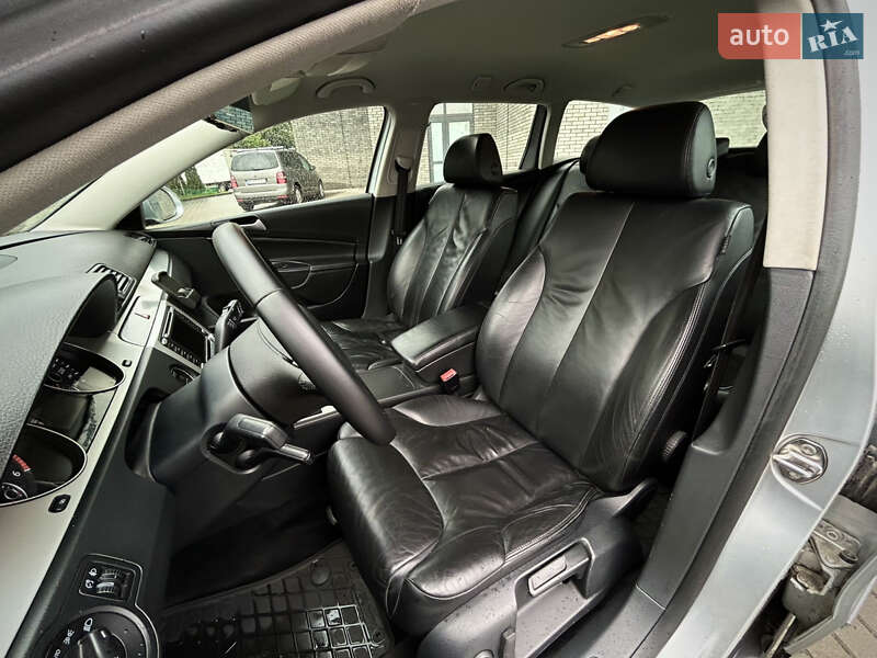 Универсал Volkswagen Passat 2009 в Житомире
