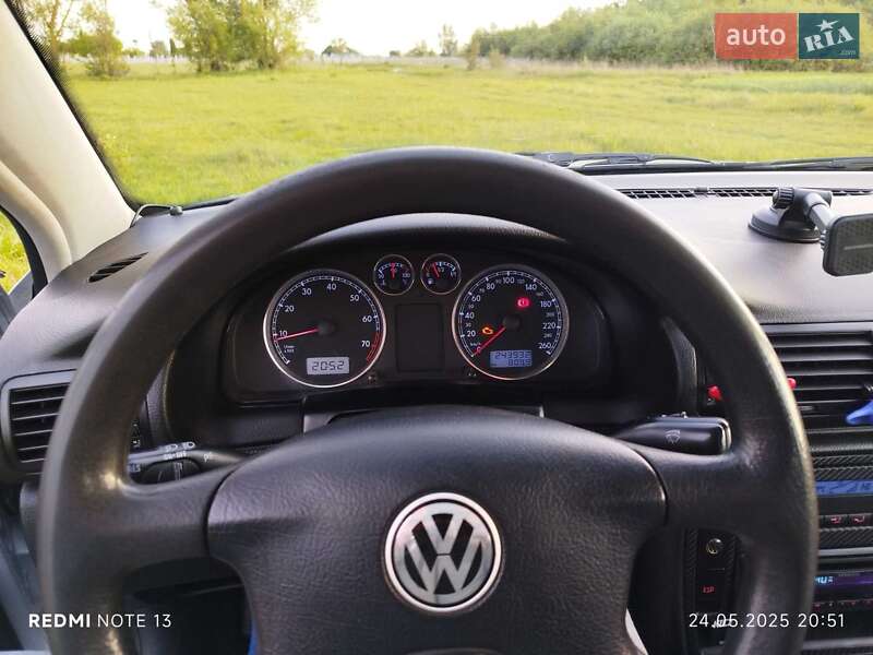 Универсал Volkswagen Passat 2001 в Турийске