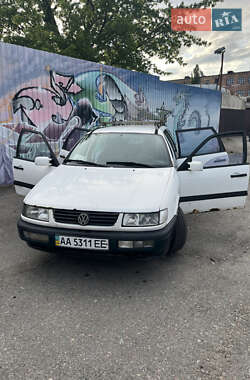 Універсал Volkswagen Passat 1994 в Києві