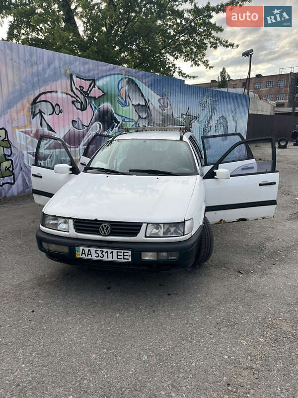 Універсал Volkswagen Passat 1994 в Києві