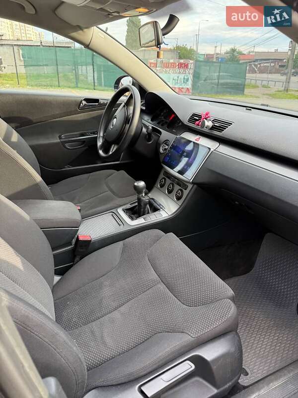 Седан Volkswagen Passat 2005 в Киеве