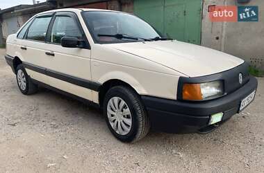 Седан Volkswagen Passat 1989 в 