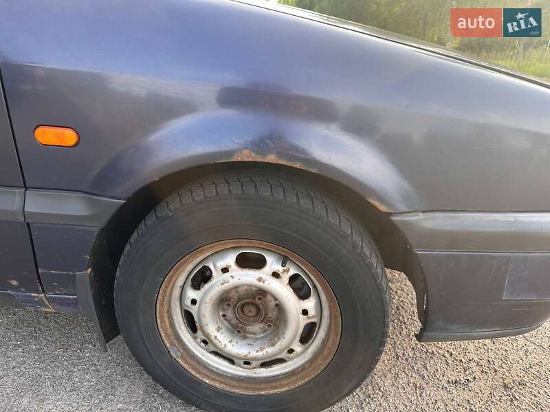 Седан Volkswagen Passat 1994 в Житомирі