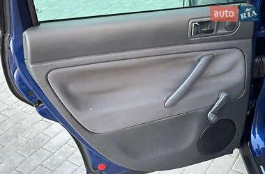 Седан Volkswagen Passat 2004 в 