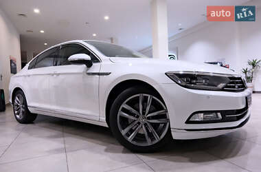 Седан Volkswagen Passat 2015 в 