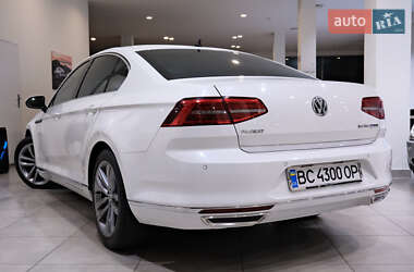 Седан Volkswagen Passat 2015 в 