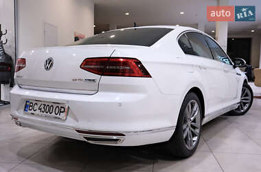 Седан Volkswagen Passat 2015 в 