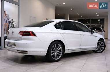Седан Volkswagen Passat 2015 в 