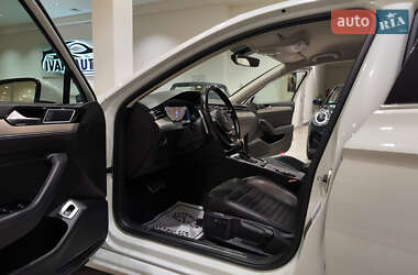 Седан Volkswagen Passat 2015 в 