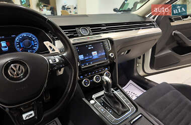 Седан Volkswagen Passat 2015 в 
