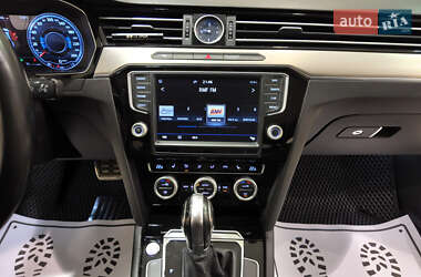 Седан Volkswagen Passat 2015 в 