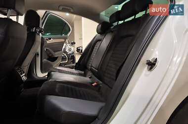 Седан Volkswagen Passat 2015 в 
