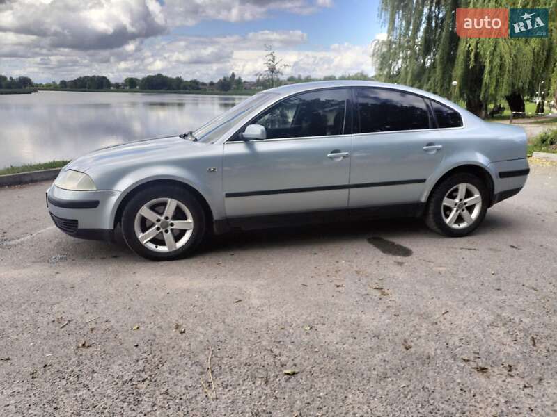 Седан Volkswagen Passat 2001 в Дашеві