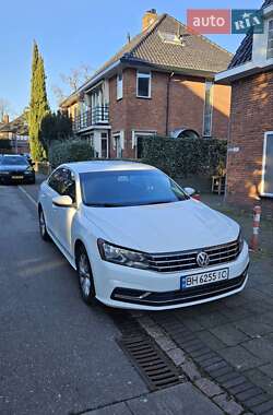 Седан Volkswagen Passat 2016 в Одессе