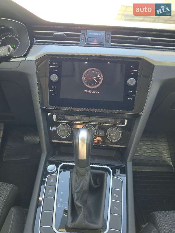 Універсал Volkswagen Passat 2019 в Києві