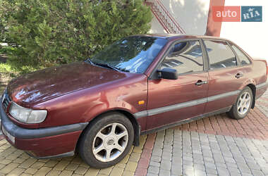 Седан Volkswagen Passat 1995 в Богуславе