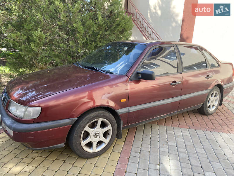 Седан Volkswagen Passat 1995 в 