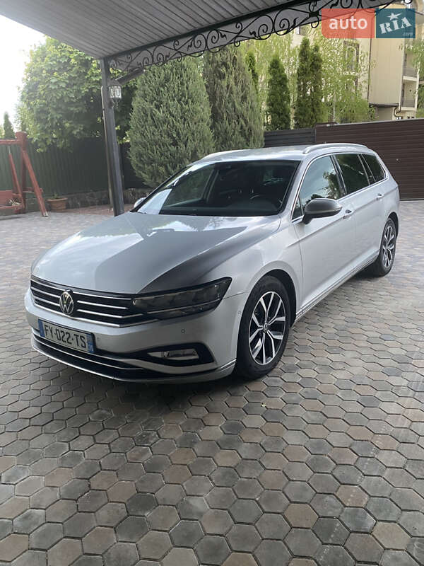 Универсал Volkswagen Passat 2021 в Киеве