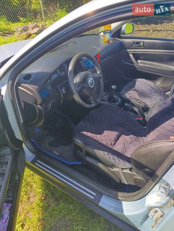 Седан Volkswagen Passat 2002 в Мостиській